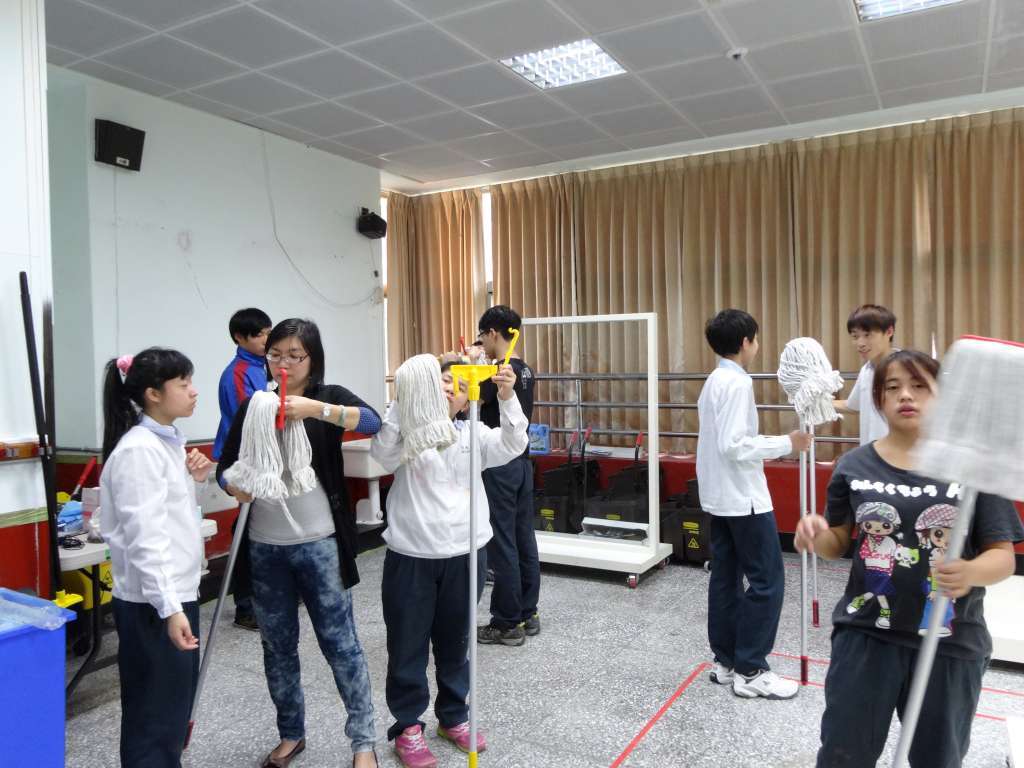102學年度門市服務輔導考照